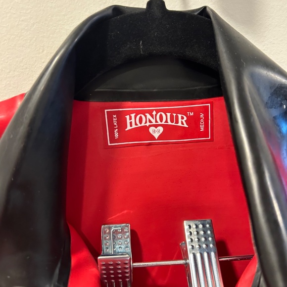 Latex blouse - Picture 6 of 6